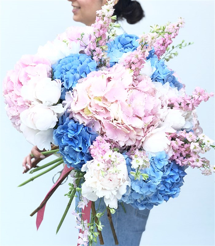 Avril Grand Deluxe Delfinyum Mavi Pembe Ortanca Beyaz Şakayık Buketi