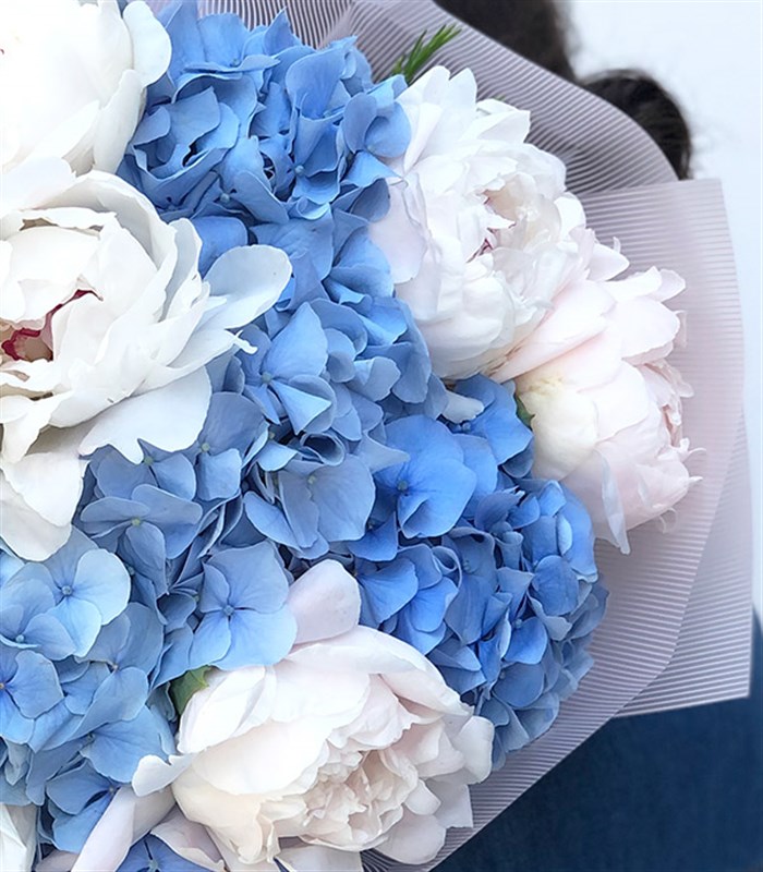 Marion Deluxe Mavi Ortanca 7 Beyaz Şakayık Buketi