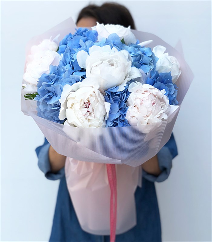 Marion Deluxe Mavi Ortanca 7 Beyaz Şakayık Buketi