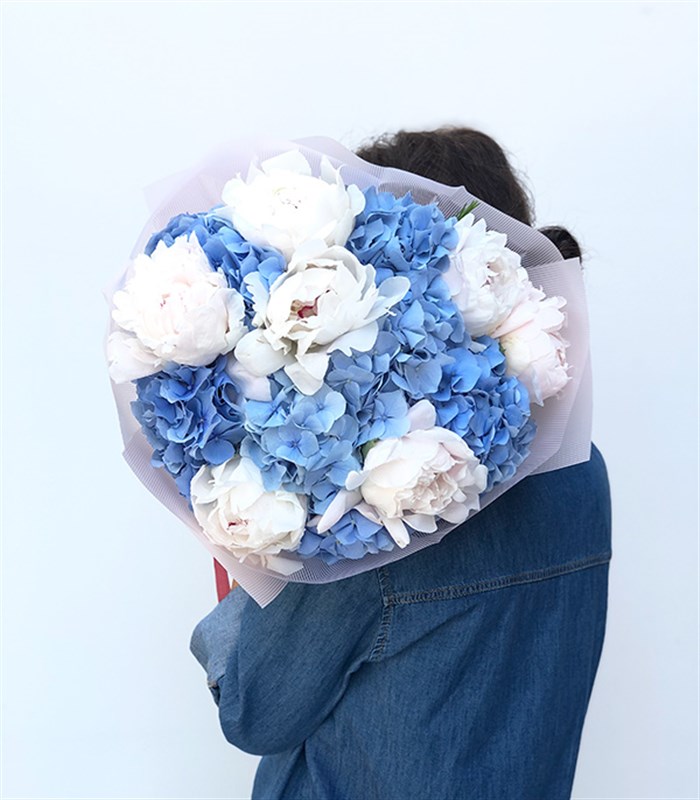 Marion Deluxe Mavi Ortanca 7 Beyaz Şakayık Buketi