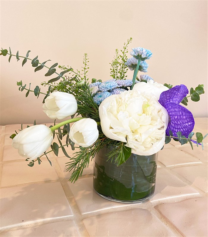 Luca Beyaz Şakayıklı Mini Aranjman