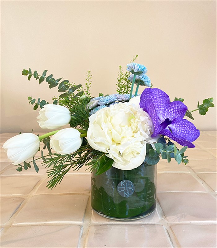 Luca Beyaz Şakayıklı Mini Aranjman