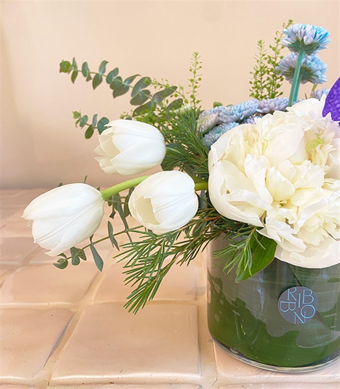 Luca Beyaz Şakayıklı Mini Aranjman