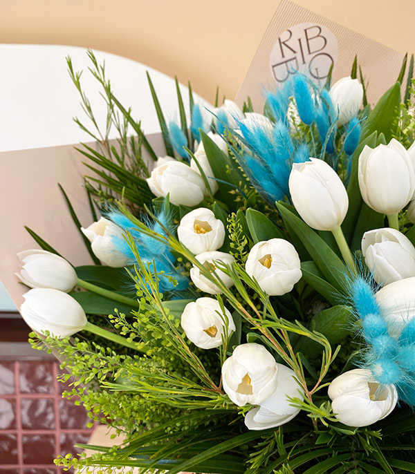 50 White Tulip Dream Bouquet
