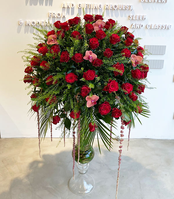 101 Red Roses Vase Arrangement Royal Deluxe