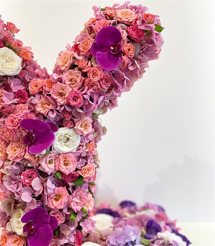 Pembe Dekoratif Kişiye Özel Baş Harf Çiçek Aranjmanı