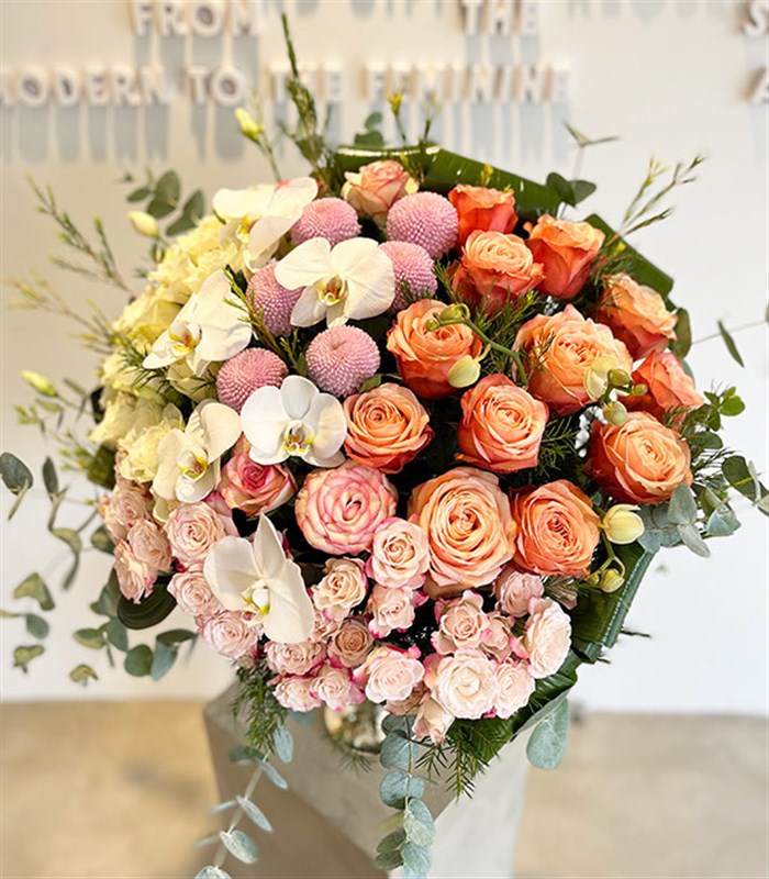 Grand Deluxe Beyaz Somon Gül Vazo Aranjman