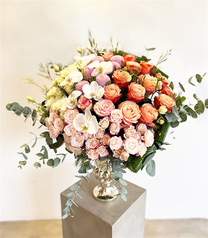 Grand Deluxe Beyaz Somon Gül Vazo Aranjman