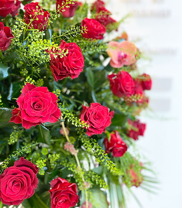 101 Red Roses Vase Arrangement Royal Deluxe