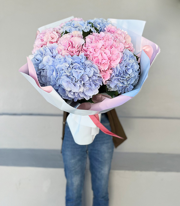 Carroline Grand Pink Blue Hydrangea Bouquet