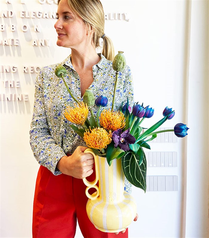 Sarı El İşi Seramik Sürahi Vazoda Lucas Galaksi Laleler