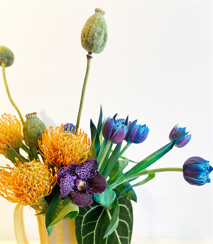 Sarı El İşi Seramik Sürahi Vazoda Lucas Galaksi Laleler