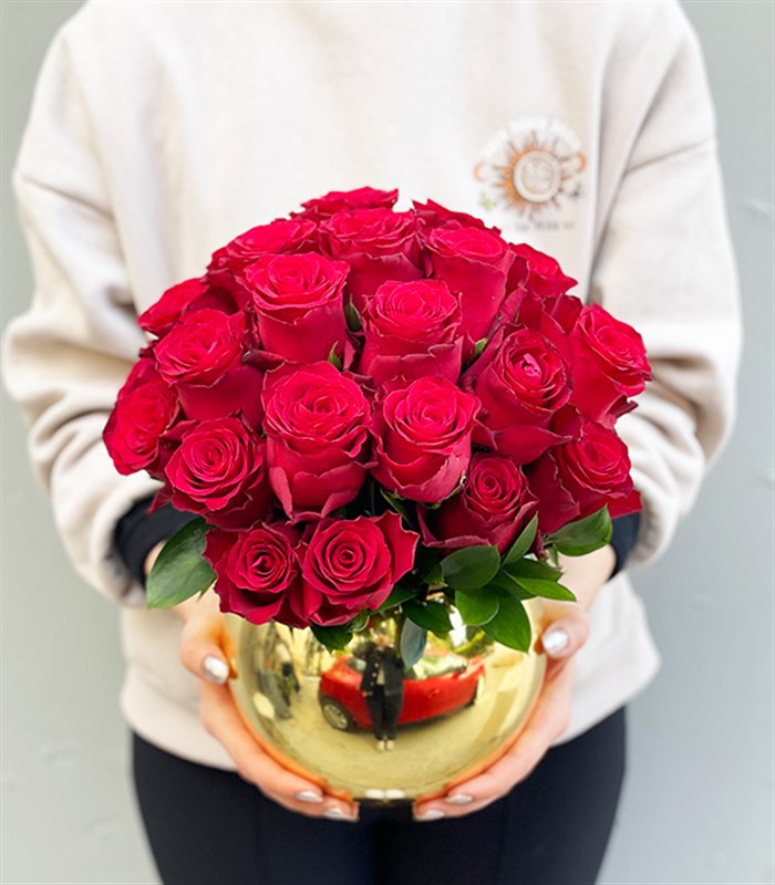 Gold Vazoda 25 Kırmızı Güller Ekvator Gülü