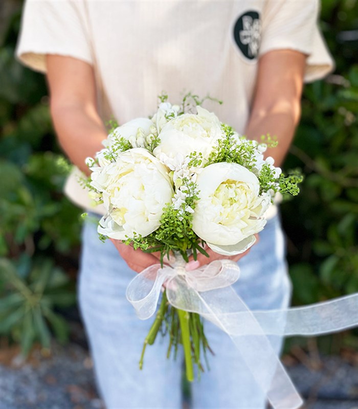 7 Beyaz Şakayık Gelin Buketi