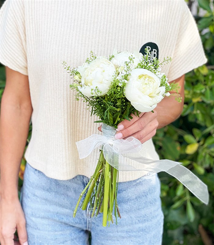 7 Beyaz Şakayık Gelin Buketi