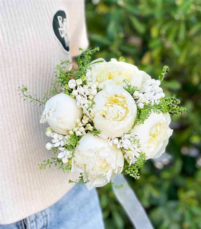 7 Beyaz Şakayık Gelin Buketi