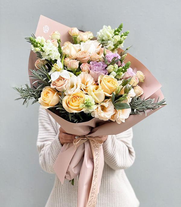 Lavender Deluxe Salmon Lilac Roses Bouquet