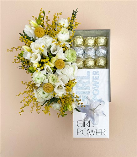 Girl Power Çikolata Mum Çiçek Hediye Kutusu