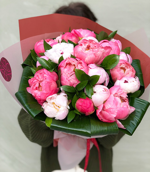 Marshmallow Grand Deluxe Fuchsia Pink Peony Bouquet