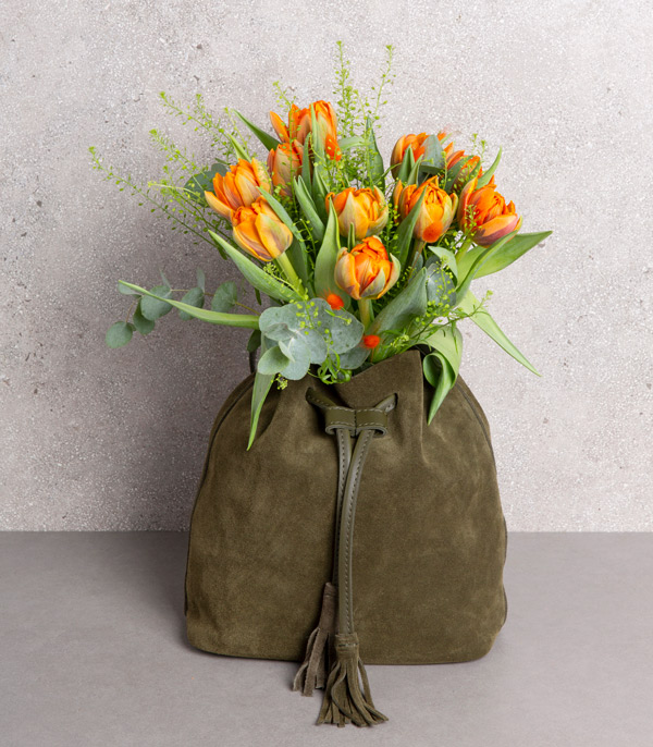 Yesil Buzgulu Canta Turuncu Laleler Ribbon Flowers