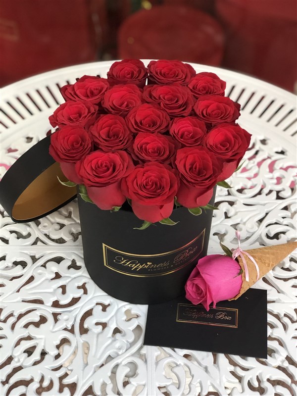 Siyah Küçük Silindir Kutuda Kırmızı Güller