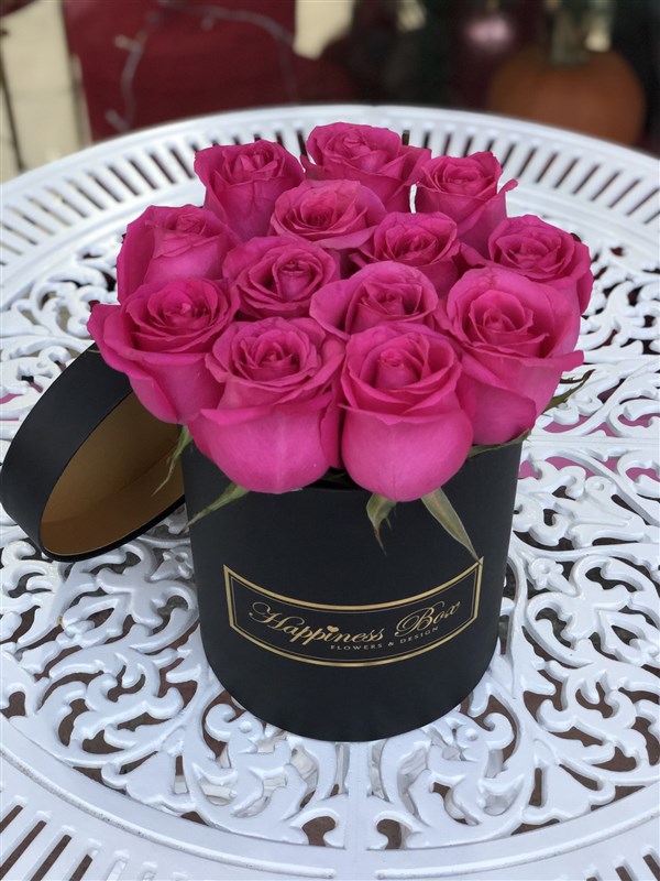 Siyah Küçük Silindir Kutuda Pembe Güller