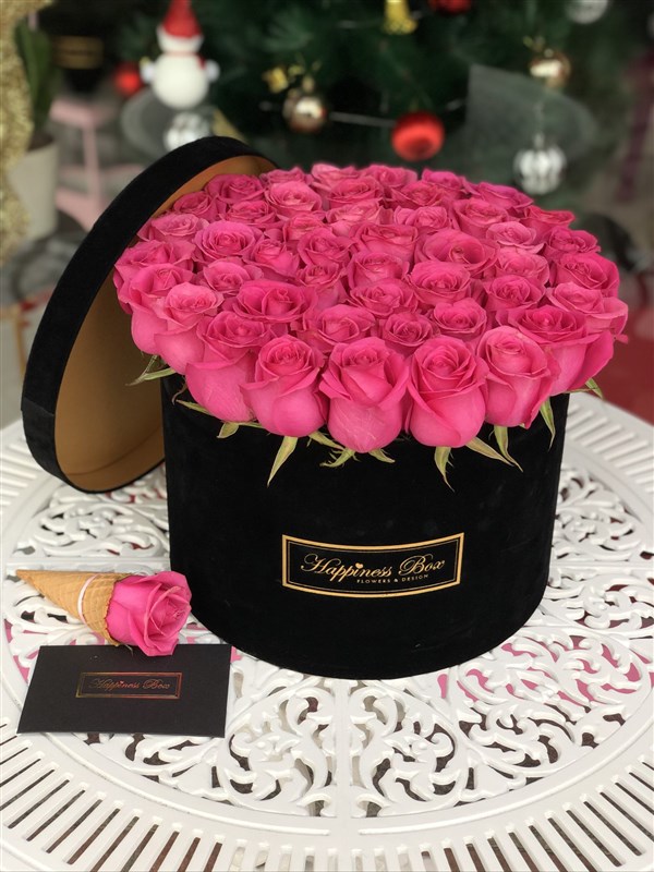 Siyah Mega Kutuda Pembe Güller