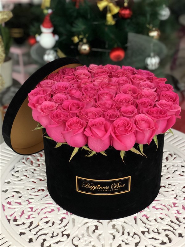 Siyah Mega Kutuda Pembe Güller