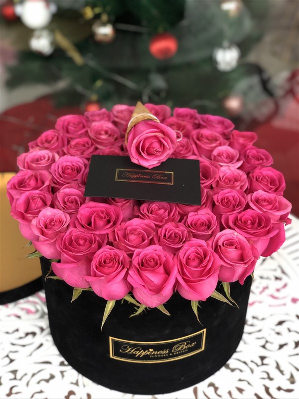 Siyah Mega Kutuda Pembe Güller