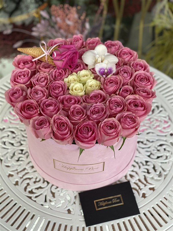 Pembe Mega Kutuda Pembe - Beyaz Güller