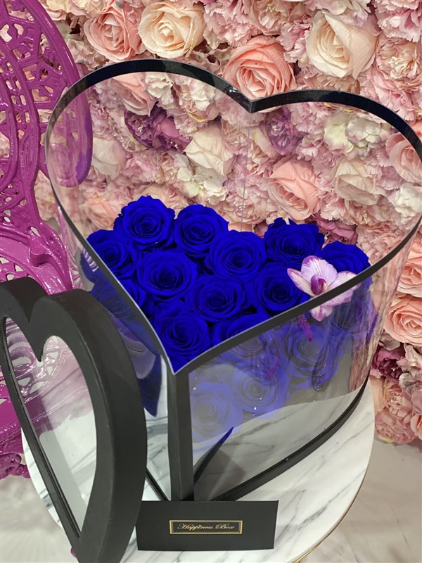 Siyah Kalp Asetat Kutuda Mavi Solmayan Güller