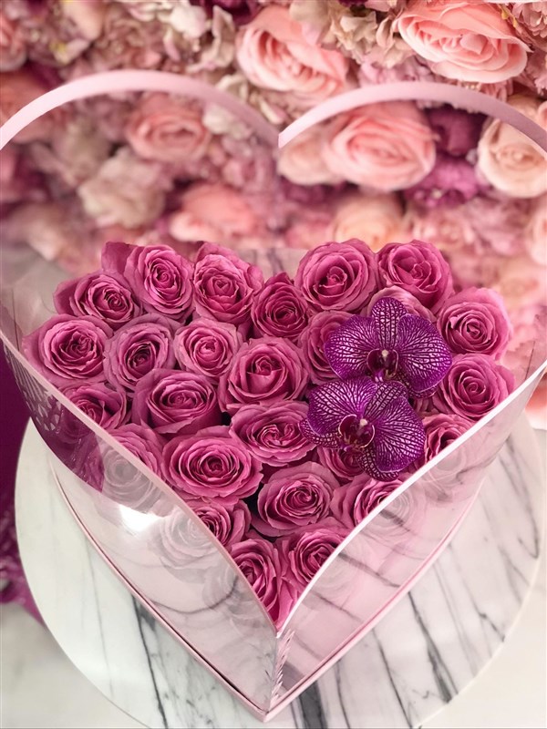 Pembe Kalp Asetat Kutuda Pembe Güller