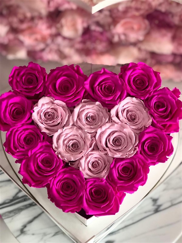 Beyaz Kalp Asetat Kutuda Pembe Solmayan Güller