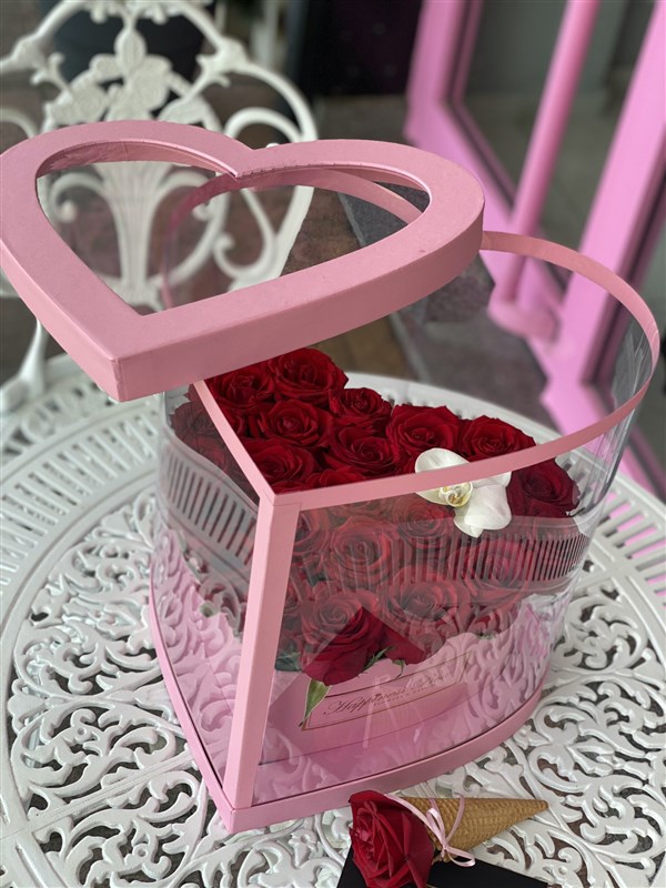 Pembe Kalp Asetat Kutuda Kırmızı Güller