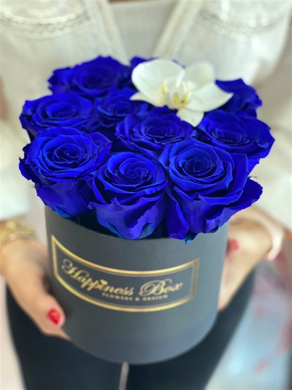 Siyah Silindir Asetat Kutuda Mavi Solmayan Güller