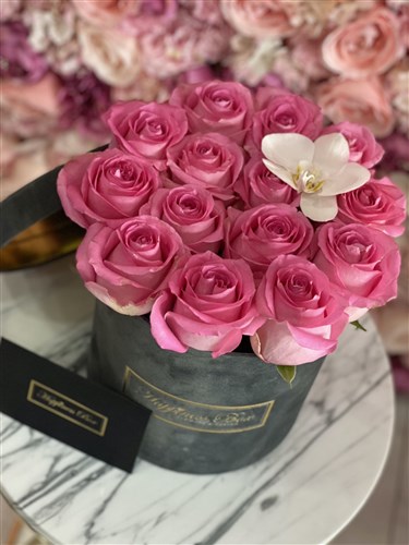 Füme Orta Boy Silindir Kutuda Pembe İthal Güller