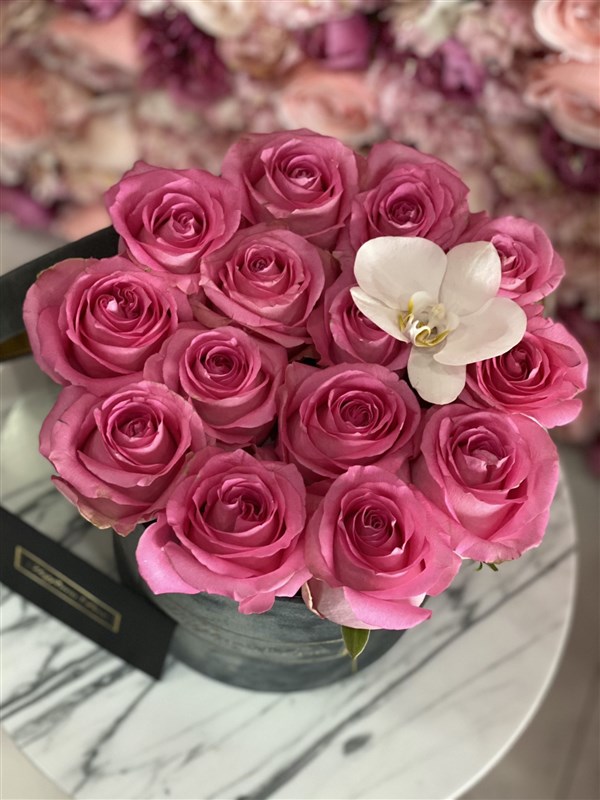 Füme Orta Boy Silindir Kutuda Pembe İthal Güller