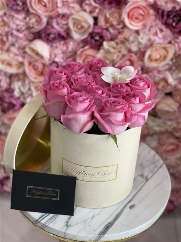Bej Orta Boy Silindir Kutuda Pembe İthal Güller