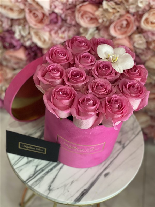 Pembe Orta Boy Silindir Kutuda Pembe İthal Güller