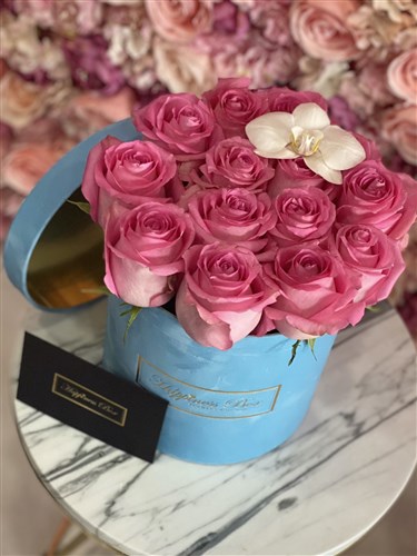 Açık Mavi Orta Boy Silindir Kutuda Pembe İthal Güller