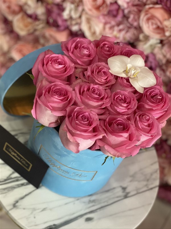 Açık Mavi Orta Boy Silindir Kutuda Pembe İthal Güller