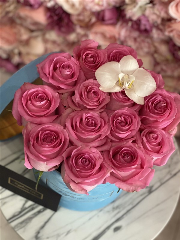 Açık Mavi Orta Boy Silindir Kutuda Pembe İthal Güller