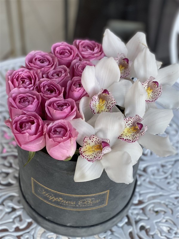 Füme Orta Boy Kutuda Pembe Güller ve Orkide