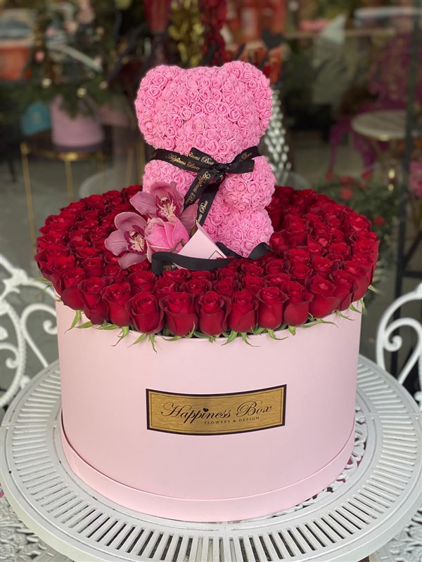 Pembe Dev Kutuda Kırmızı Güller ve Pembe Teddy Bear