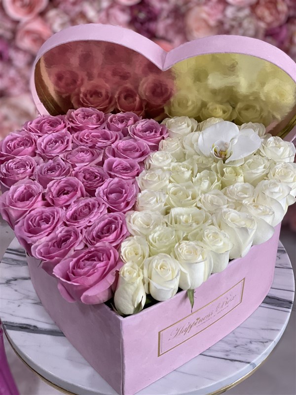 Pembe Kalpli Kutuda Pembe Beyaz Güller