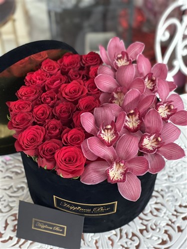 Mega Kutuda Güller ve Orkideler