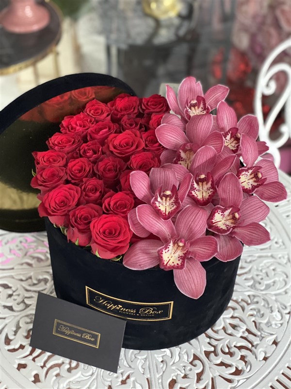 Mega Kutuda Güller ve Orkideler