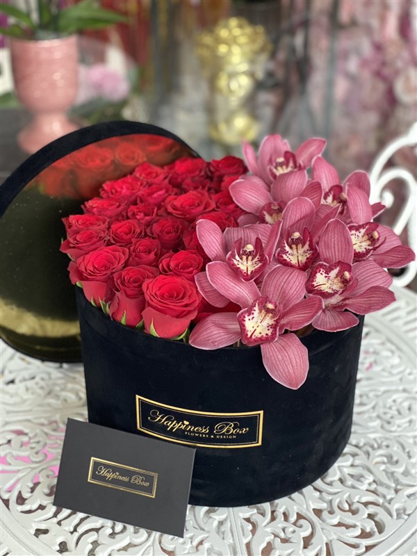 Mega Kutuda Güller ve Orkideler