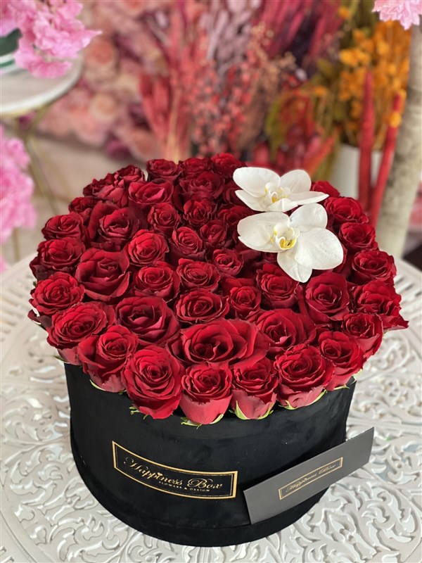 Siyah Mega Kutuda Kırmızı Güller