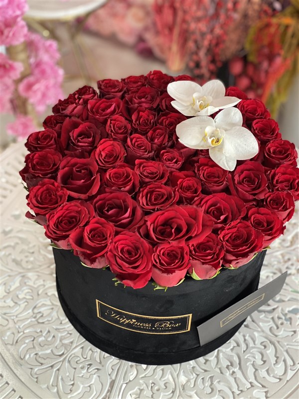 Siyah Mega Kutuda Kırmızı Güller